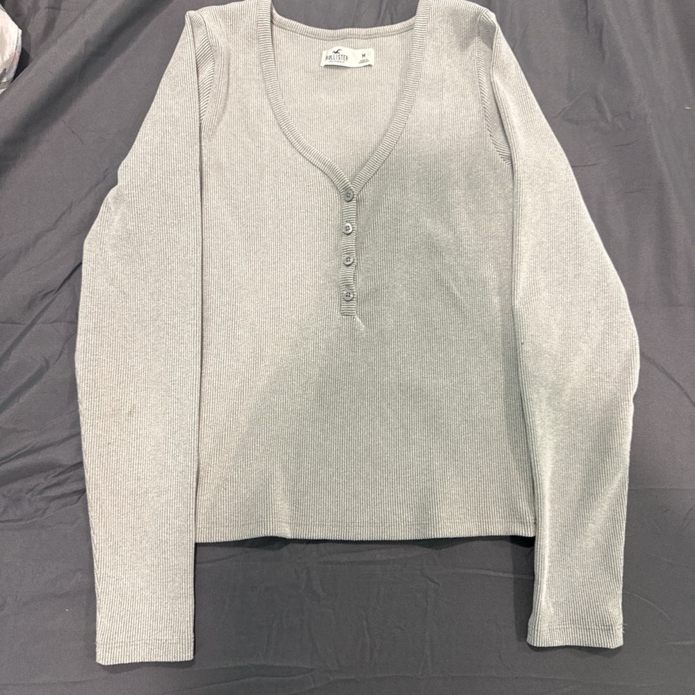 Hollister Light Gray Long Sleeve V-Neck Top